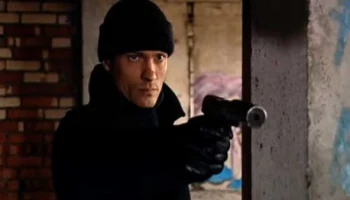 Боевик про жестокого профессионального киллера на которого идет охота