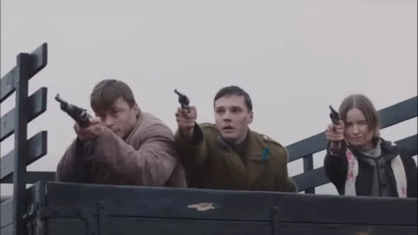 Разведка против партизан, удержать деревню любой ценой / На другом берегу