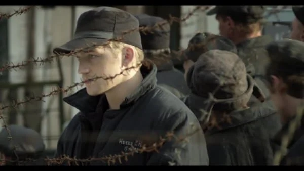 Взял на себя чужую вину и попал в настоящий АД / Чужой среди своих